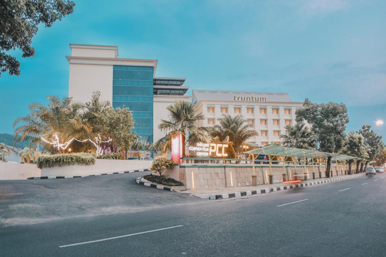 Truntum Padang Hotel Екстериор снимка