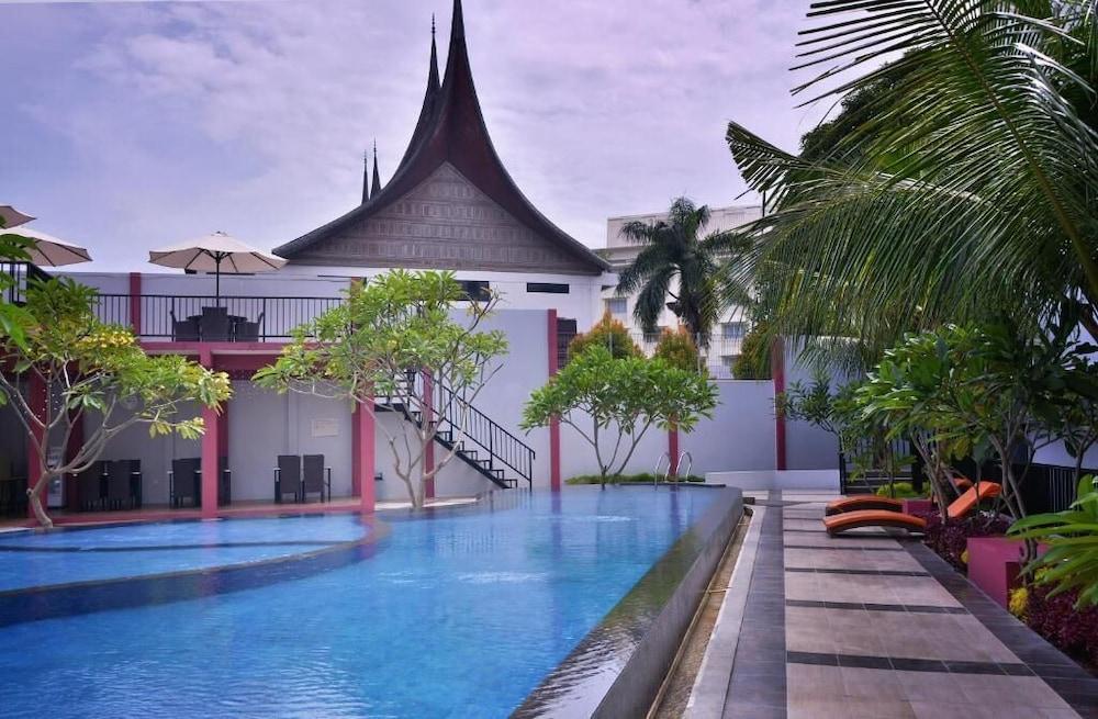 Truntum Padang Hotel Екстериор снимка